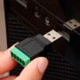 Conector USB 2.0 macho a bornera sin soldadura, 300V 8A