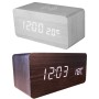 Reloj LED de madera con cargador inalámbrico Qi